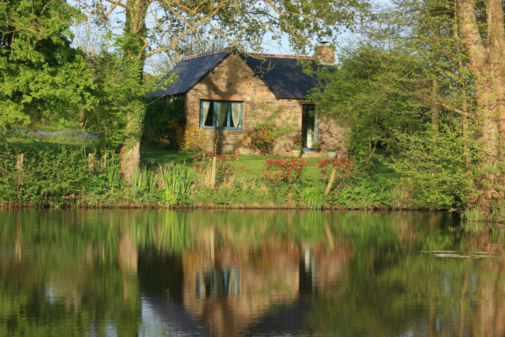 Au Pont Ricoul Bed & Breakfast Saint-Pierre-de-Plesguen Exterior photo