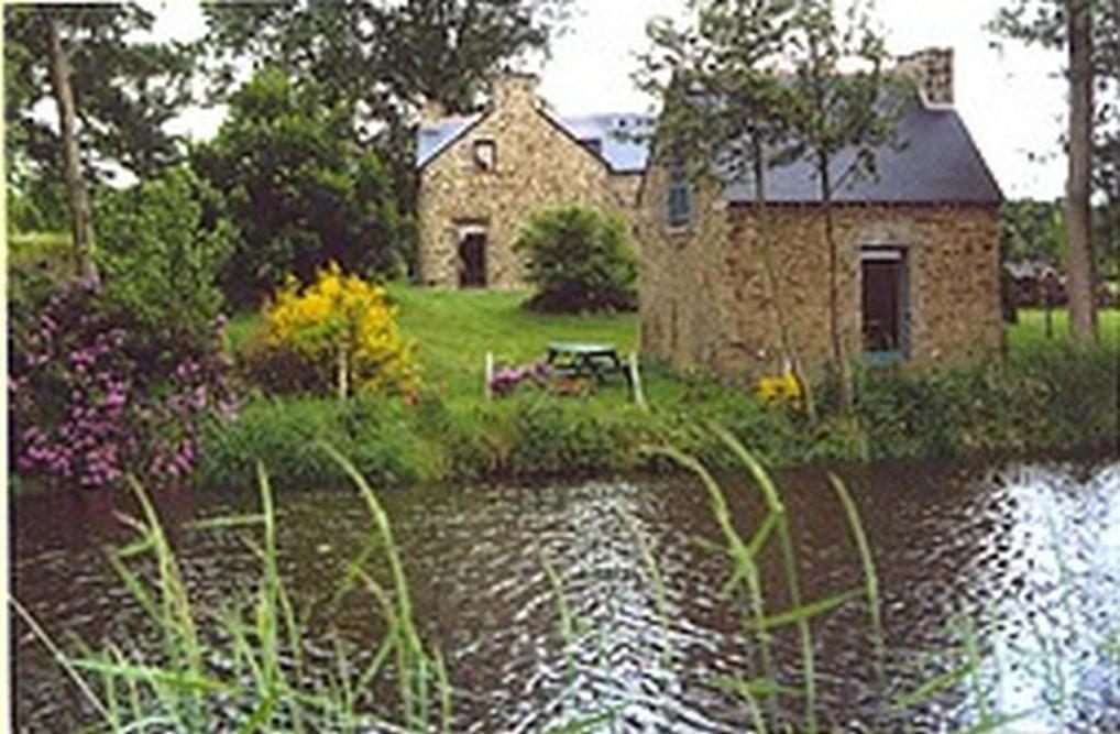 Au Pont Ricoul Bed & Breakfast Saint-Pierre-de-Plesguen Exterior photo